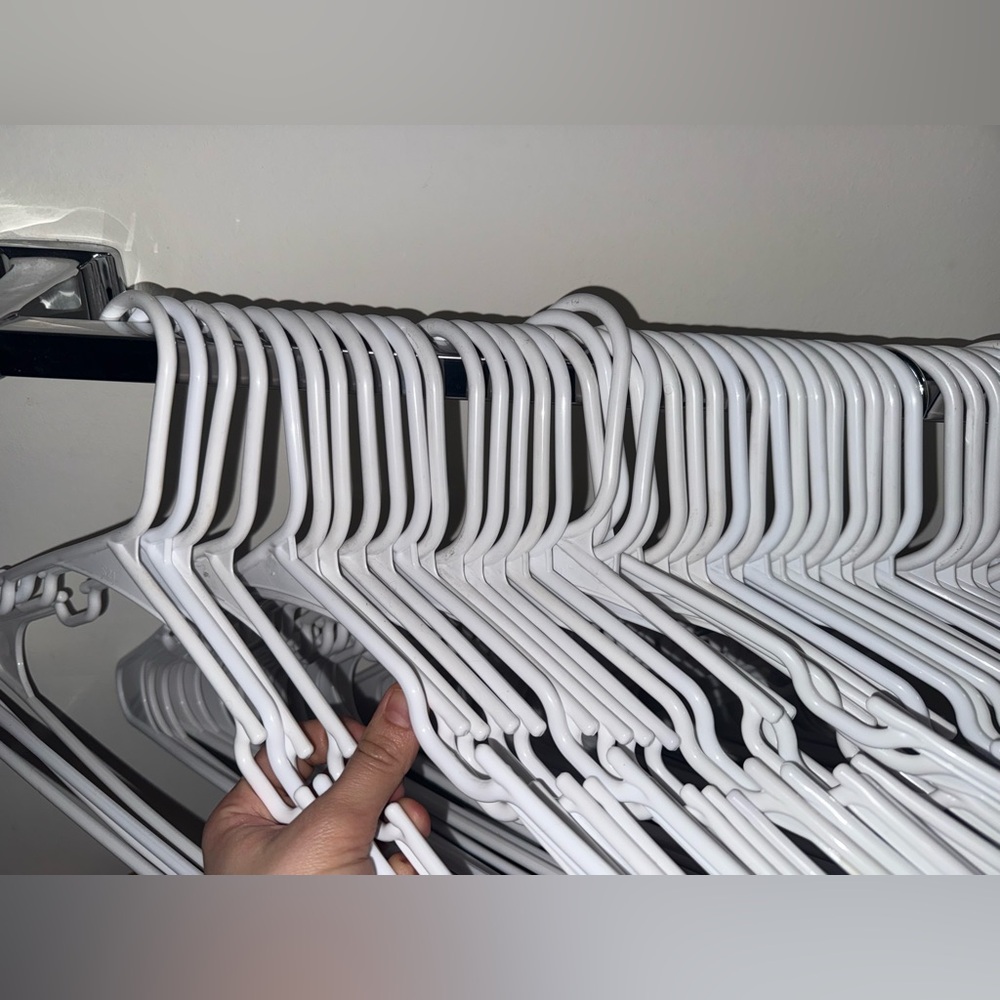 60 new Set of White Plastic Clothing Hangers - Picture 3 of 3
